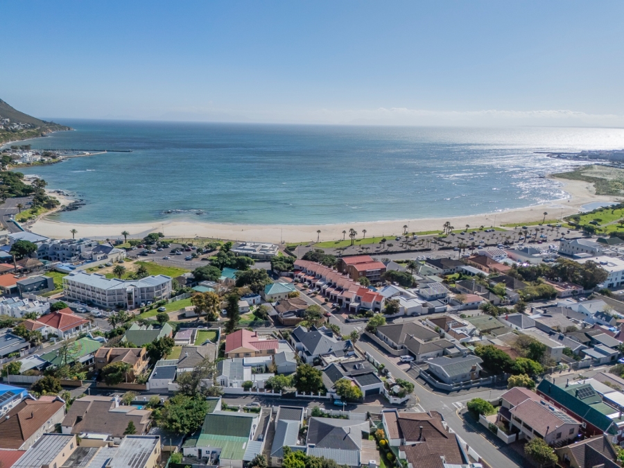 4 Bedroom Property for Sale in Gordons Bay Village Western Cape